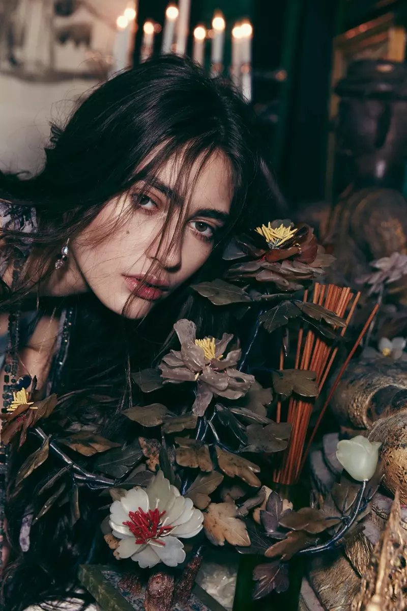 Marine Deleeuw เป็น 'Gypsy Dreamer' ใน For Love & Lemons' Fall Lookbook