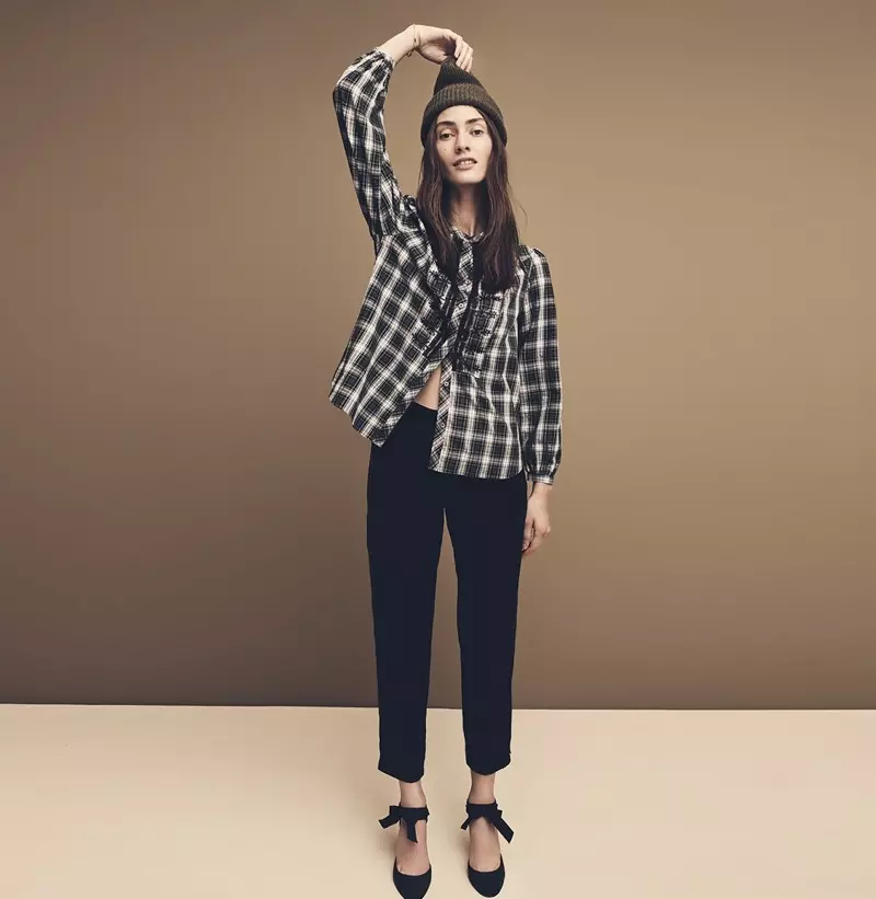 J. Crew Ribbed Beanie, Pyntet Button-Up skjorte i Forest Tartan, Easy Pant i Velvet og Black Watch Pumps med glitterhæl