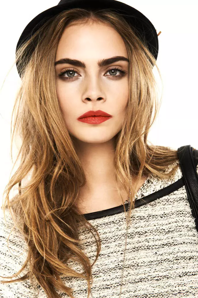 Cara Delevingne Stars trong Lookbook mùa xuân 2013 của Reserved của Mateusz Stankiewicz