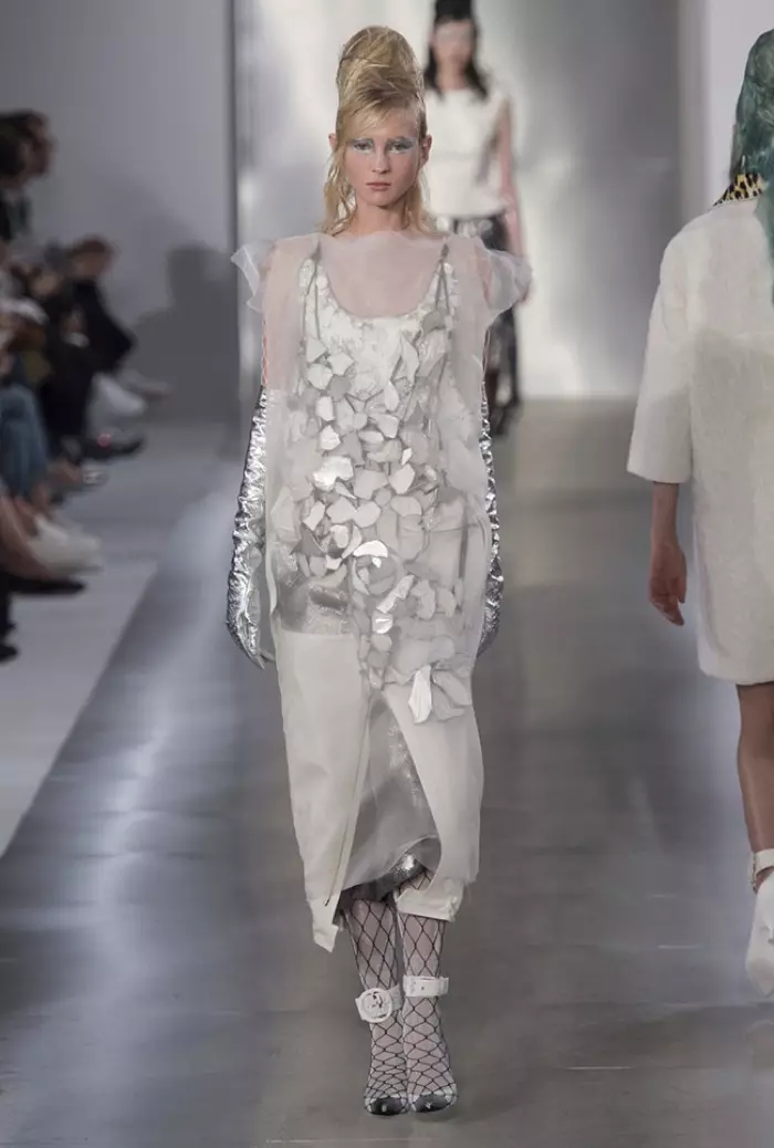 Maison Margiela Spring 2016 | ပဲရစ်ဖက်ရှင်ရက်သတ္တပတ်