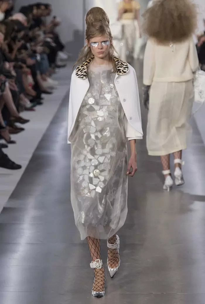 Maison Margiela Spring 2016 | ပဲရစ်ဖက်ရှင်ရက်သတ္တပတ်