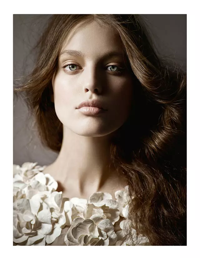 Emily DiDonato door Jean-François Campos voor Vogue Latin America april 2012