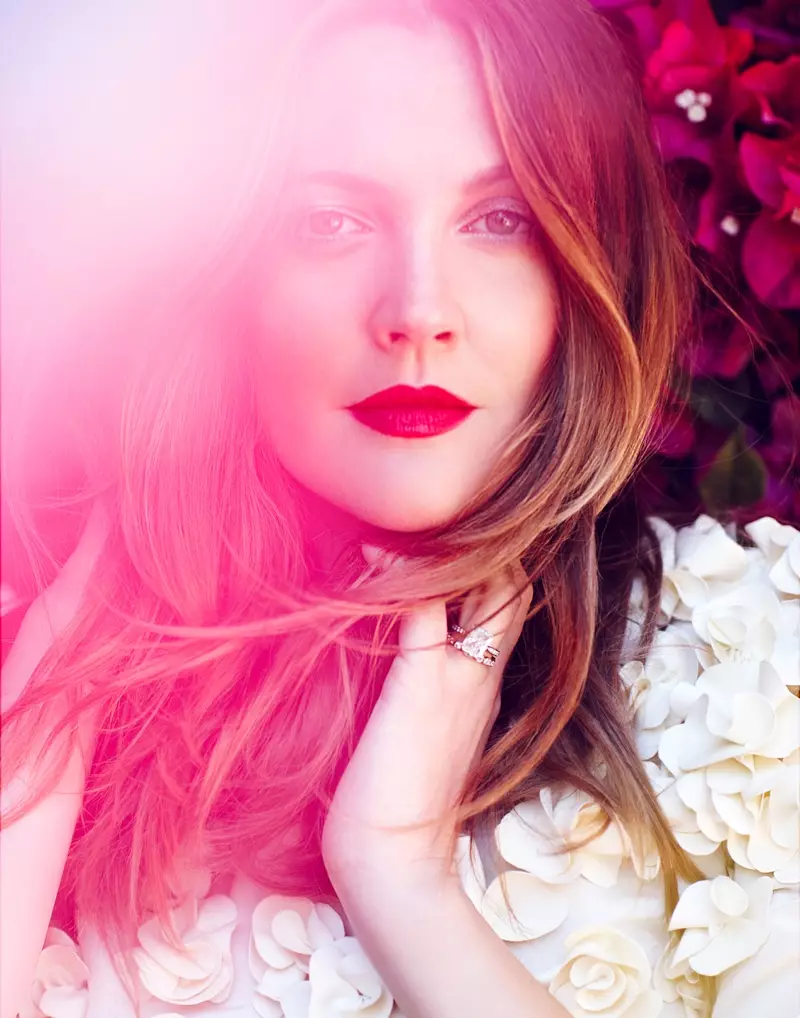 Drew Barrymore poserer for Diego Uchitel i C Magazine