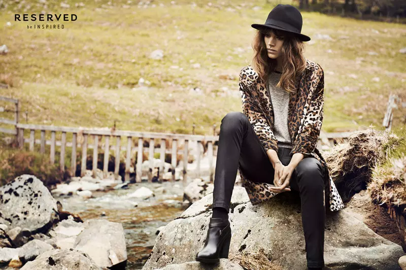 Freja Beha Erichsen Reserved's Fall 2013 کے اشتہارات کے لیے ٹھنڈا ہے۔