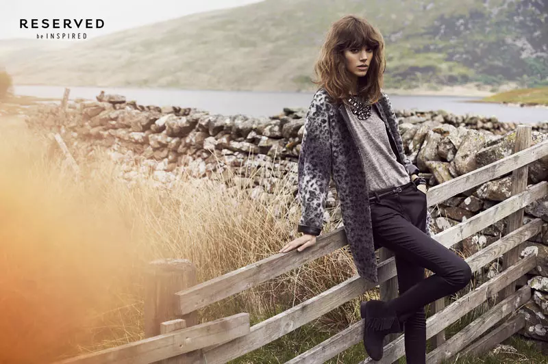 Freja Beha Erichsen Reserved's Fall 2013 کے اشتہارات کے لیے ٹھنڈا ہے۔