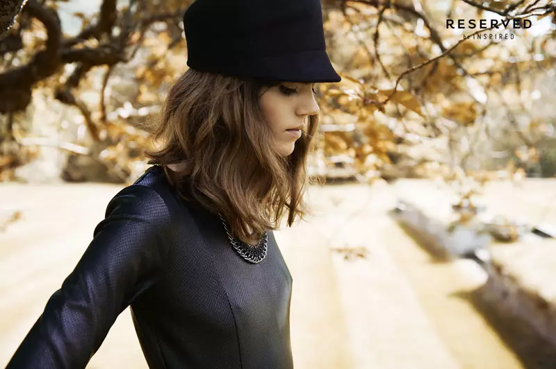 Freja Beha Erichsen Exudes сард барои тирамоҳи захирашуда кард 2013 таблиғ