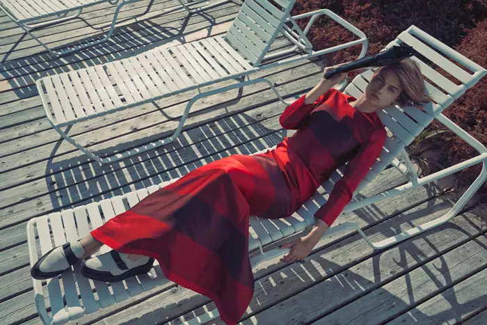 Bo Don modelleert Stella McCartney voor Hans Neumann in Harper's Bazaar Latijns-Amerika