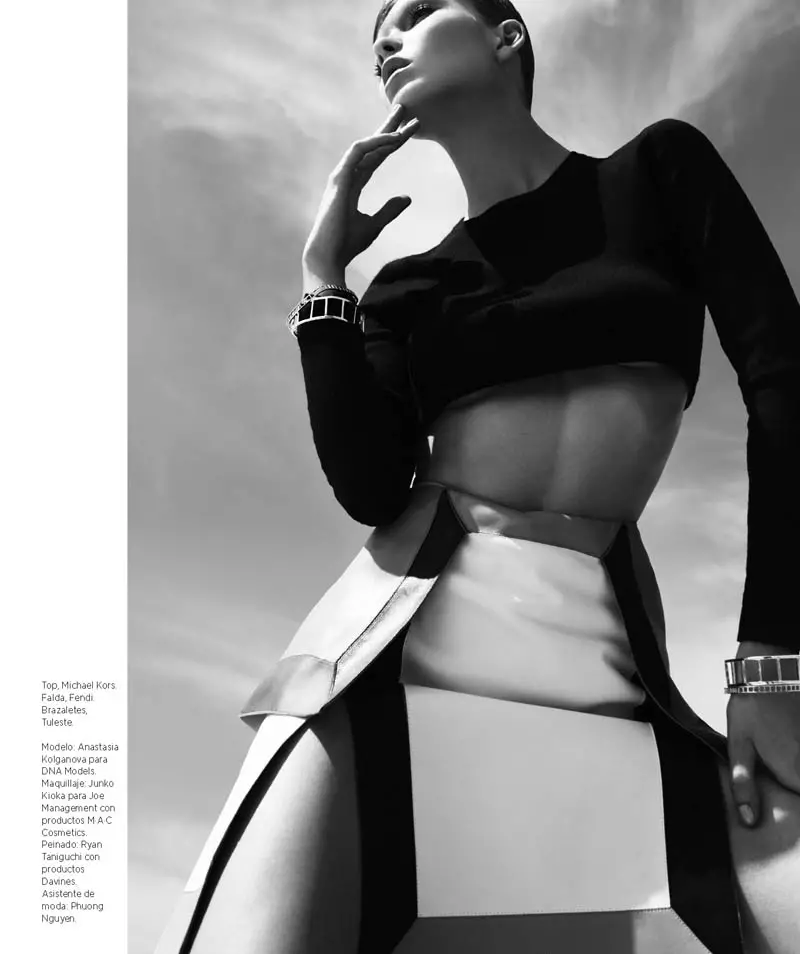 Anastasia Kolganova blir høy for Harper's Bazaar Latin-Amerika juni 2013