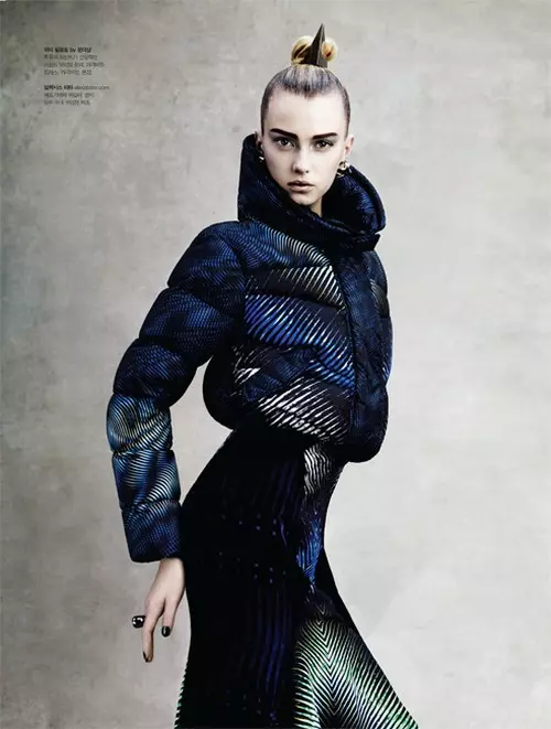 Sigrid Agren O Apara Futuristic Outerwear bakeng sa S Magazine