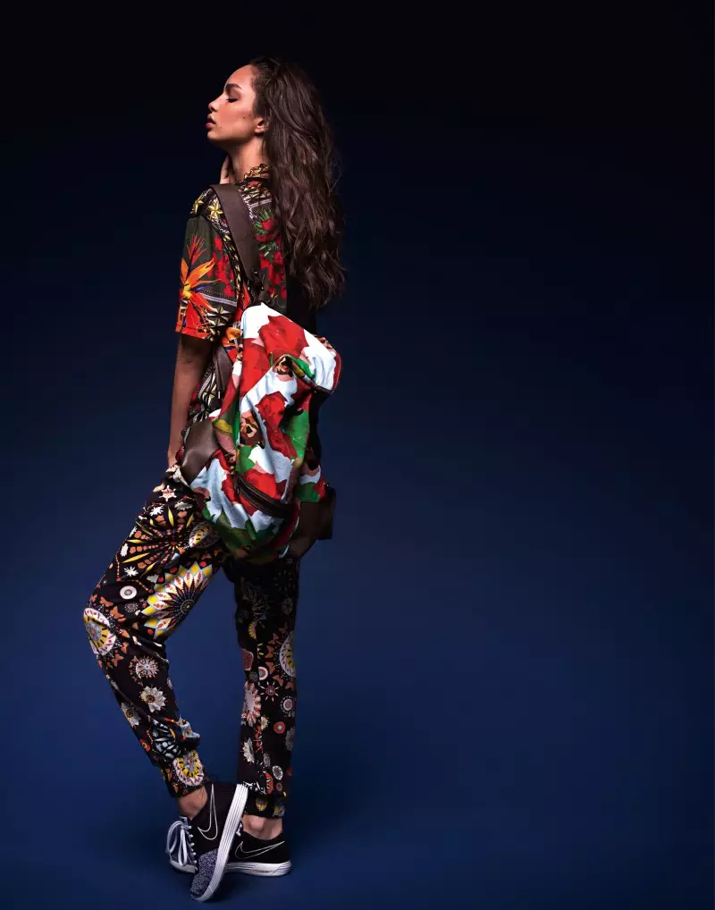 Luma Grothe Dons Sporty Florals សម្រាប់ទស្សនាវដ្តី S ថតដោយ Neil Francis Dawson