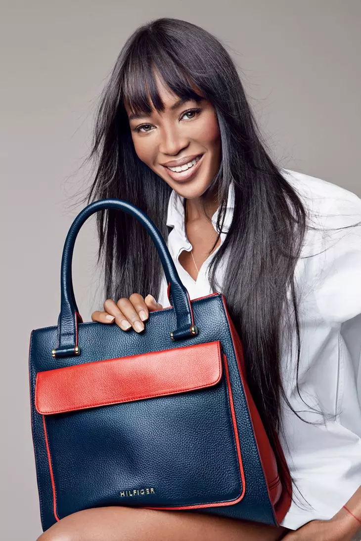 Η Naomi Campbell + η Claudia Schiffer ποζάρουν για τη διεθνή καμπάνια Tommy Hilfiger Breast Health