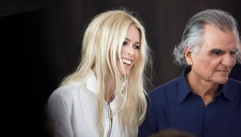 Naomi Campbell + Claudia Schiffer, Tommy Hilfiger Uluslararası Göğüs Sağlığı Kampanyası İçin Poz Verdi