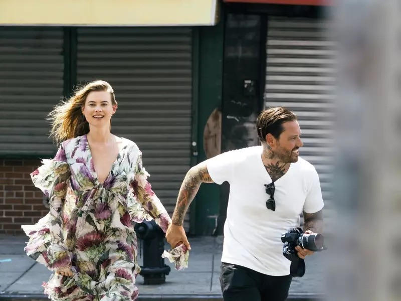 Behati Prinsloo li pişt perdê ji bo So It Goes in New York