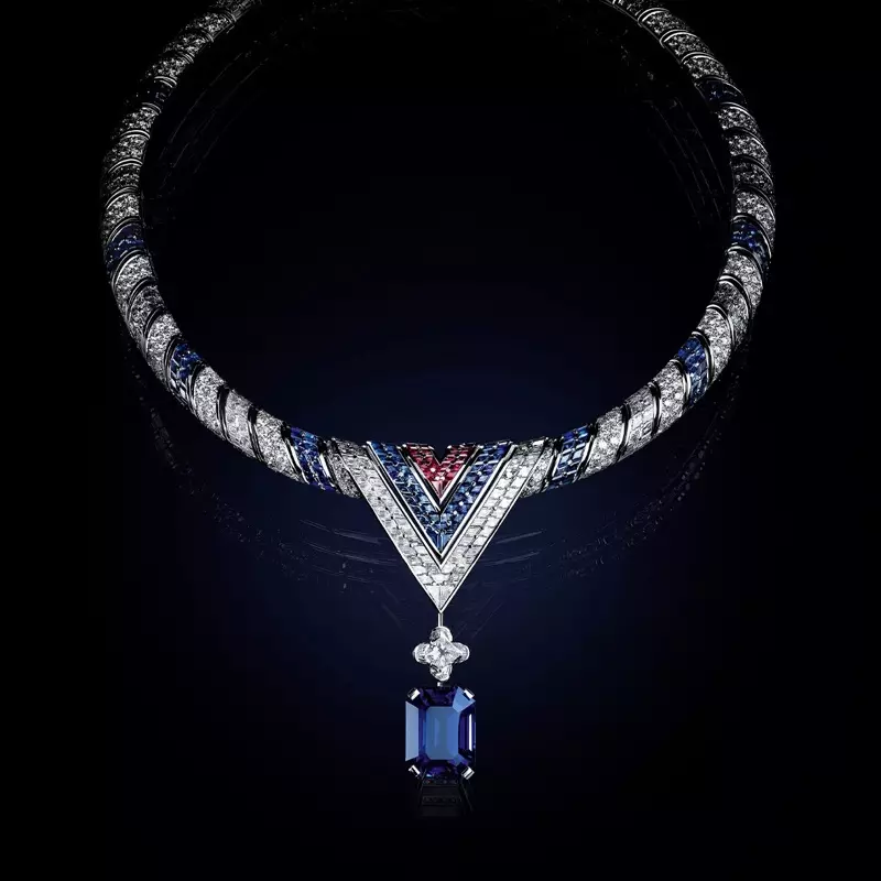 El collaret de fletxa de la col·lecció d'alta joieria Bravery de Louis Vuitton.