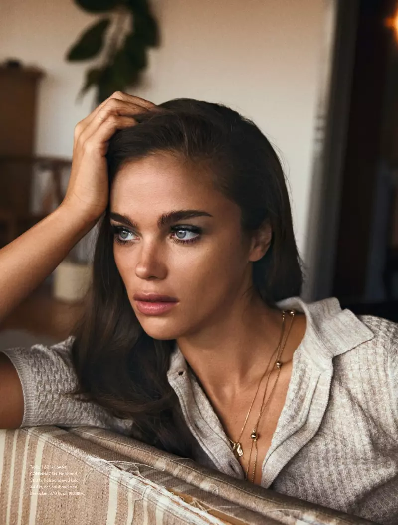 Jena Goldsack canalitza la moda dels anys 70 per a ELLE Suècia