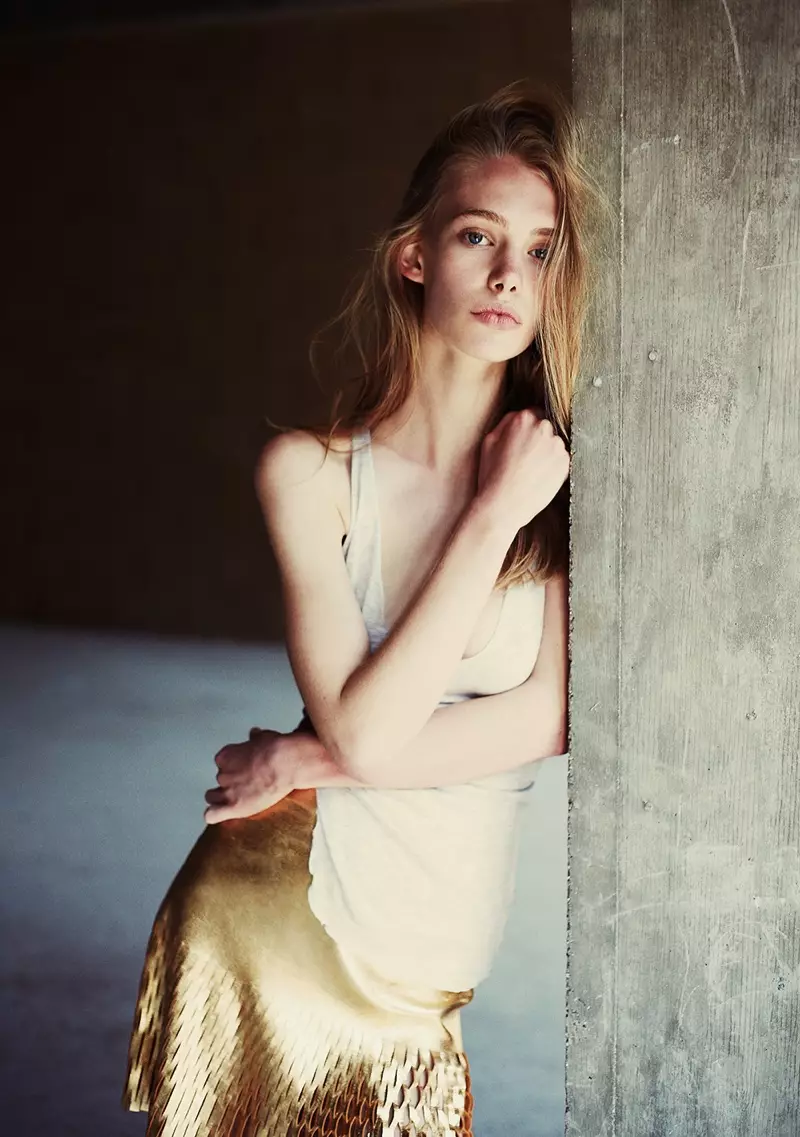 Marnie Harris โพสท่าให้กับ Rokas Darulis