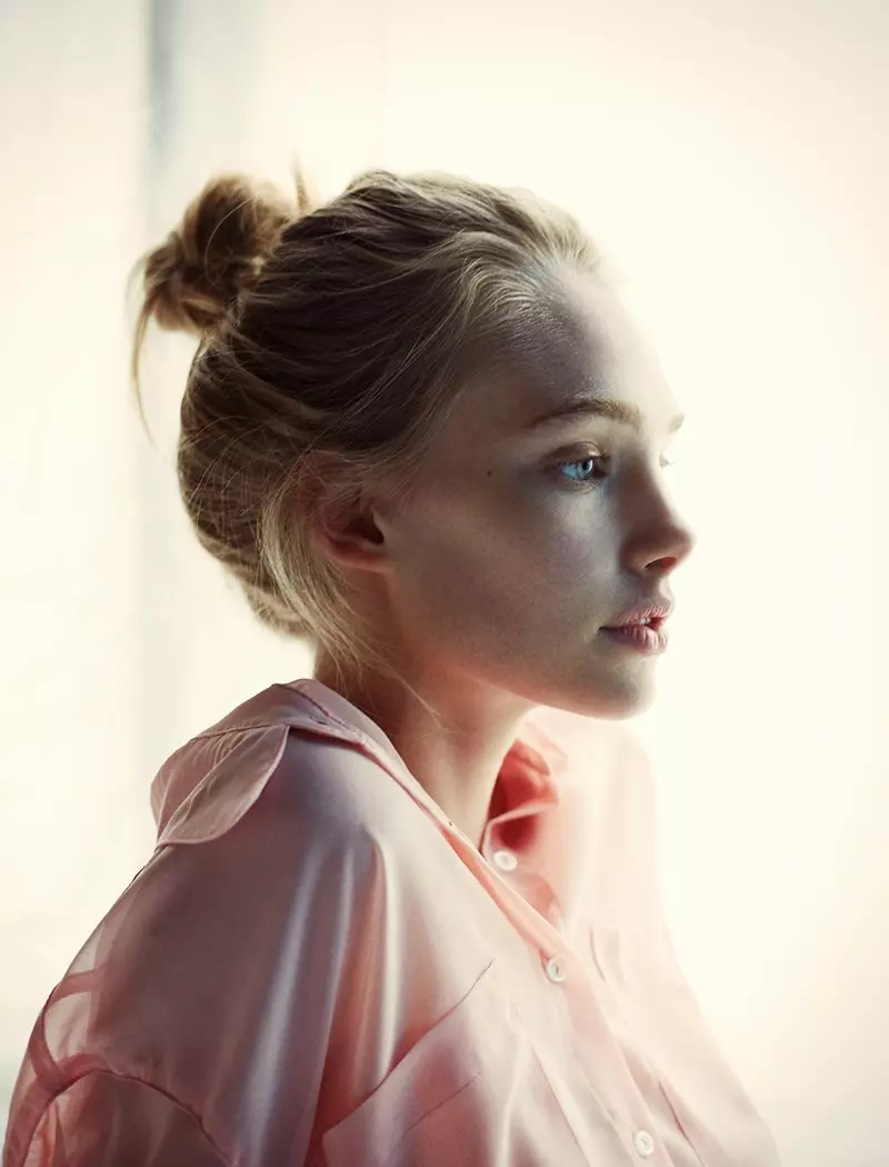 Marnie Harris poserer for Rokas Darulis