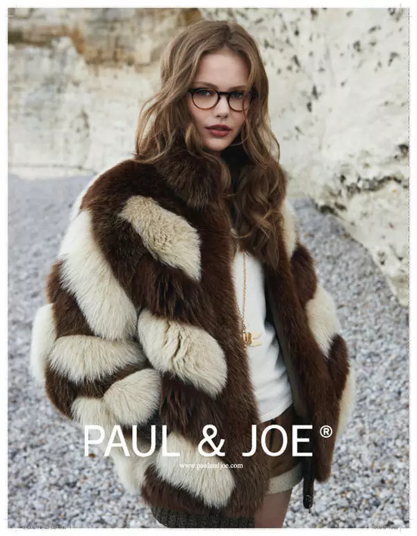 Frida Gustavvson ໂດຍ Patrick Demarchelier ສໍາລັບແຄມເປນ Paul & Joe Fall 2010