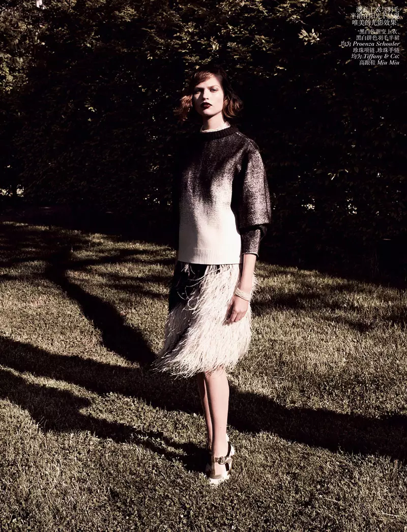 Bette Franke adalah Ladylike di Vogue China Shoot oleh Daniel Jackson