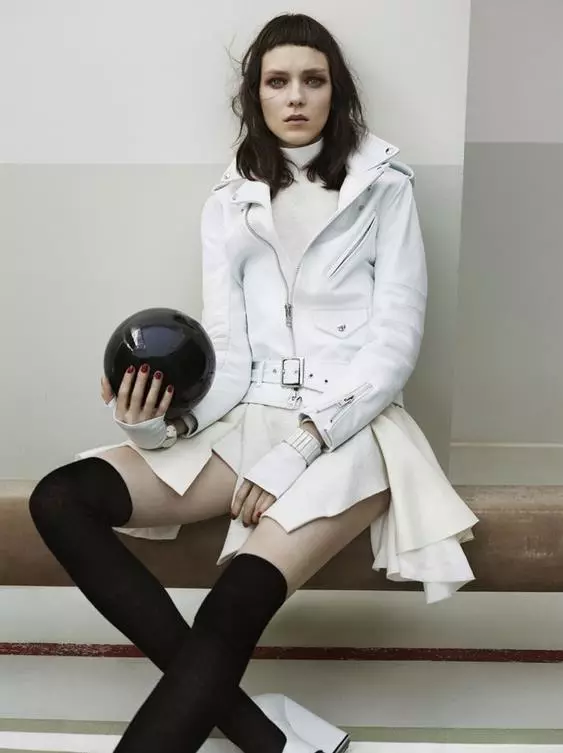 Kati Nescher Dons Leather-ը փնտրում է Vogue China-ի 2012 թվականի օգոստոսի շապիկը