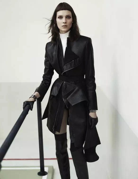 Kati Nescher trekt lederen looks aan voor de covershoot van Vogue China in augustus 2012