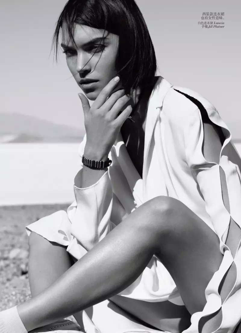 Arizona Muse của Josh Olins cho Vogue Trung Quốc tháng 5 năm 2012