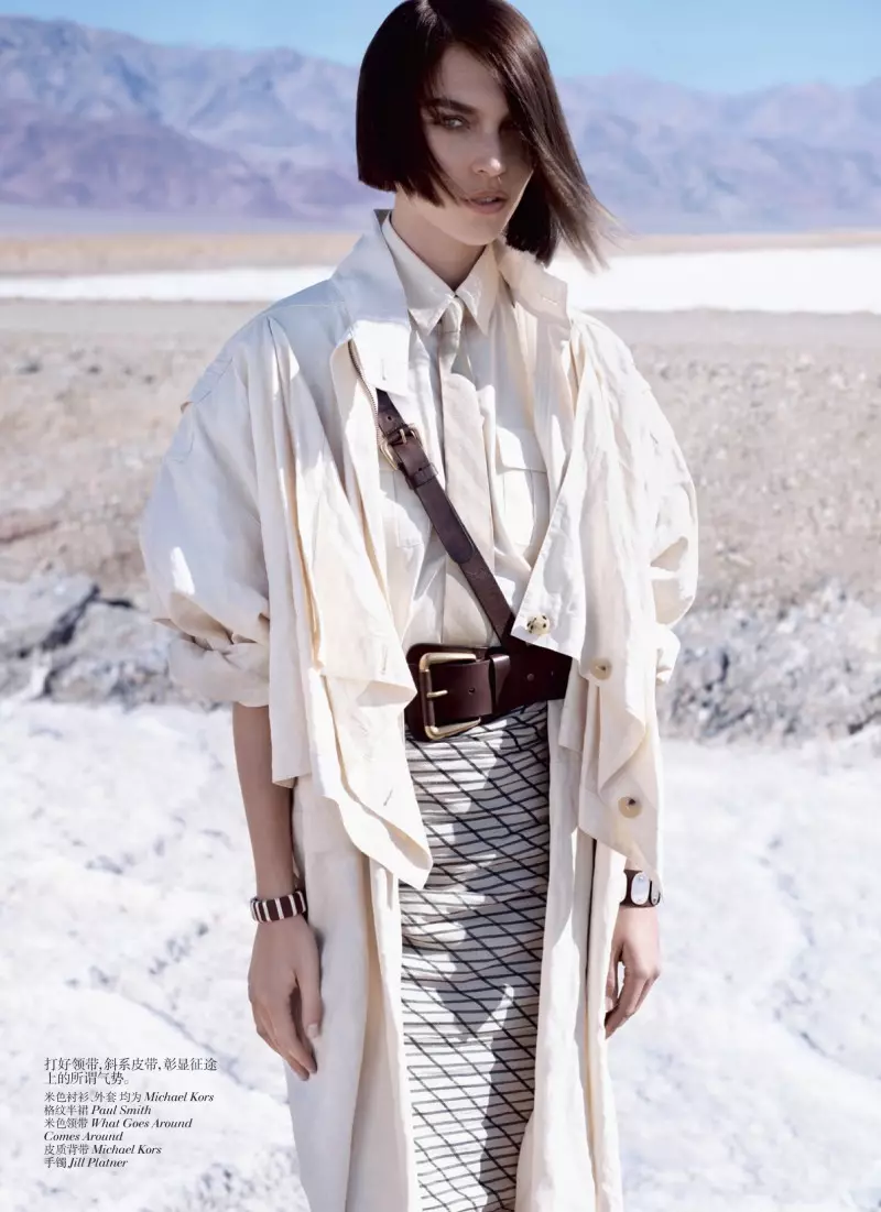 Arizona Muse deur Josh Olins vir Vogue China Mei 2012