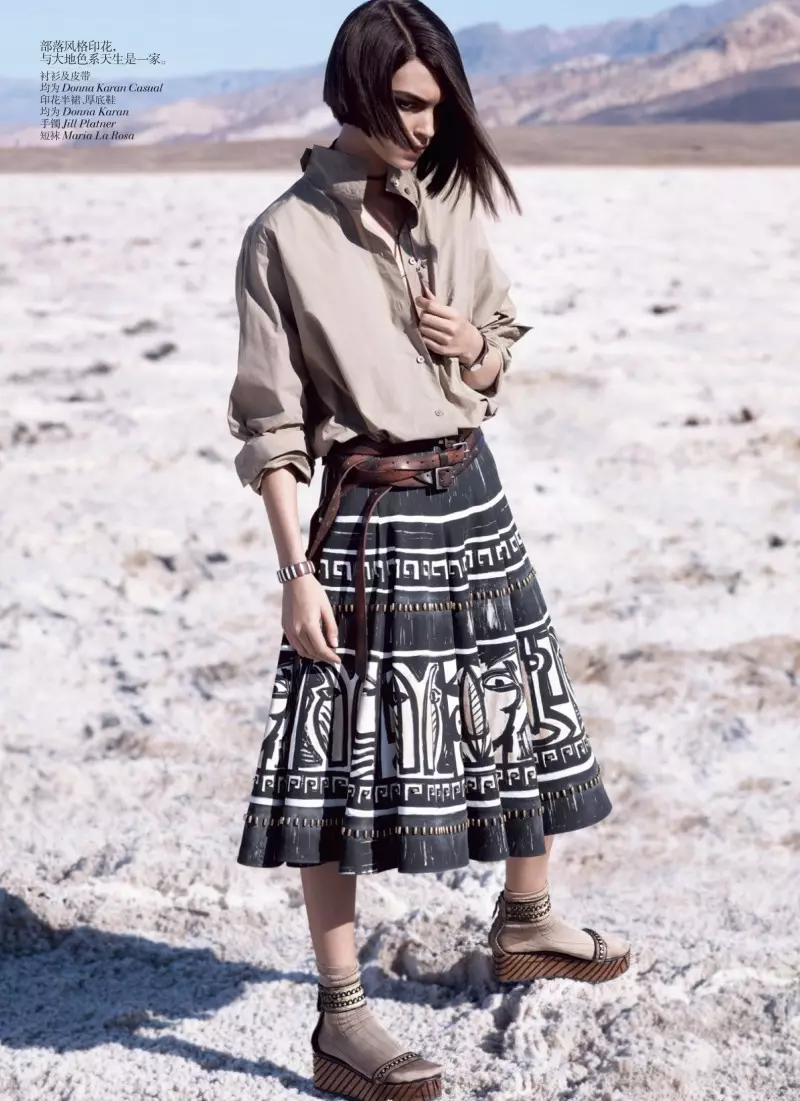 Arizona Muse minn Josh Olins għal Vogue China Mejju 2012