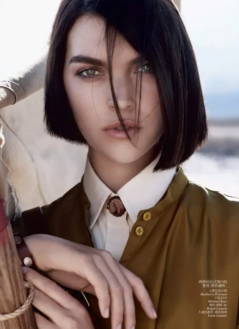 Arizona Muse minn Josh Olins għal Vogue China Mejju 2012