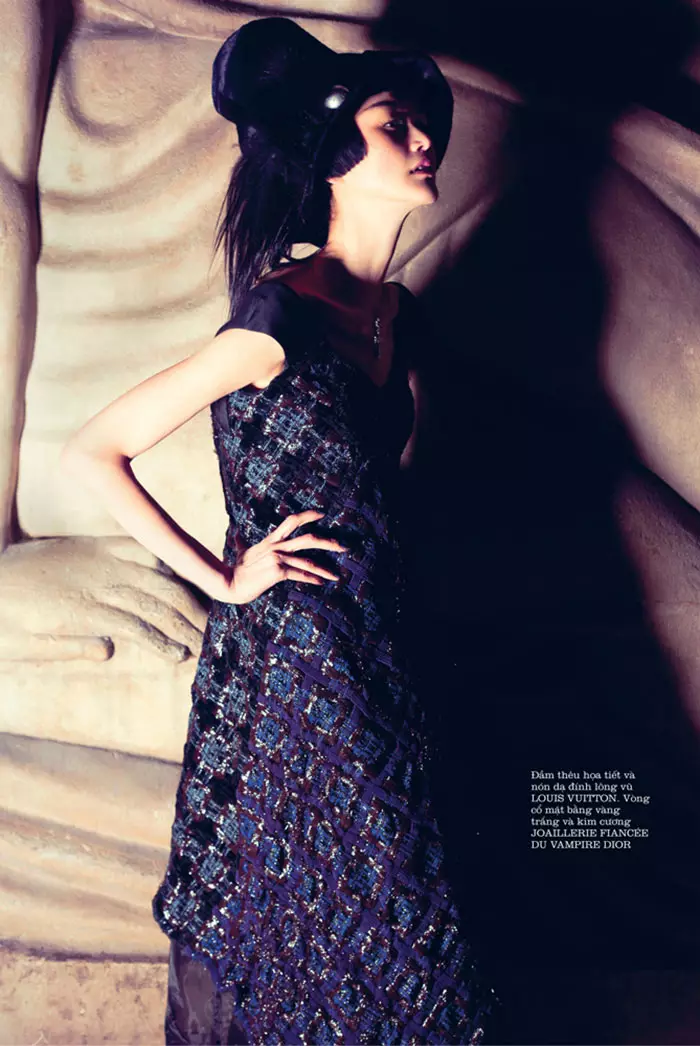 Hye Jung Lee modela modas escuras de inverno para Elle Vietnam dezembro de 2012