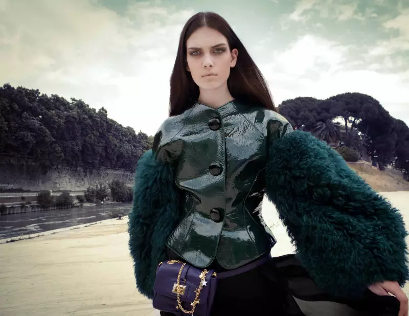 Maria Palm troch Stefania Paparelli foar Harper's Bazaar Tailân