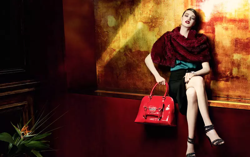 Julia Saner na Karen Millen Fall 2011 Campaign na Sharif Hamza