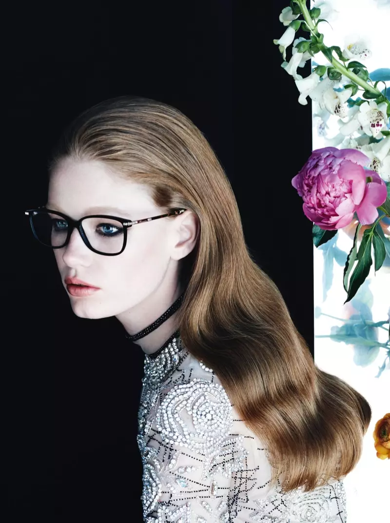 Hollie May Saker adalah Floral Beauty dalam Kampanye Musim Gugur 2015 Blumarine