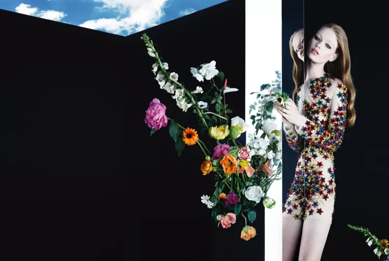 Hollie May Saker adalah Floral Beauty dalam Kampanye Musim Gugur 2015 Blumarine