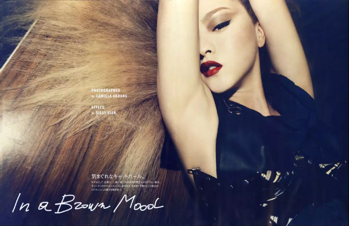 Devon Aoki 是 Vogue Nippon 的 Feline Chic