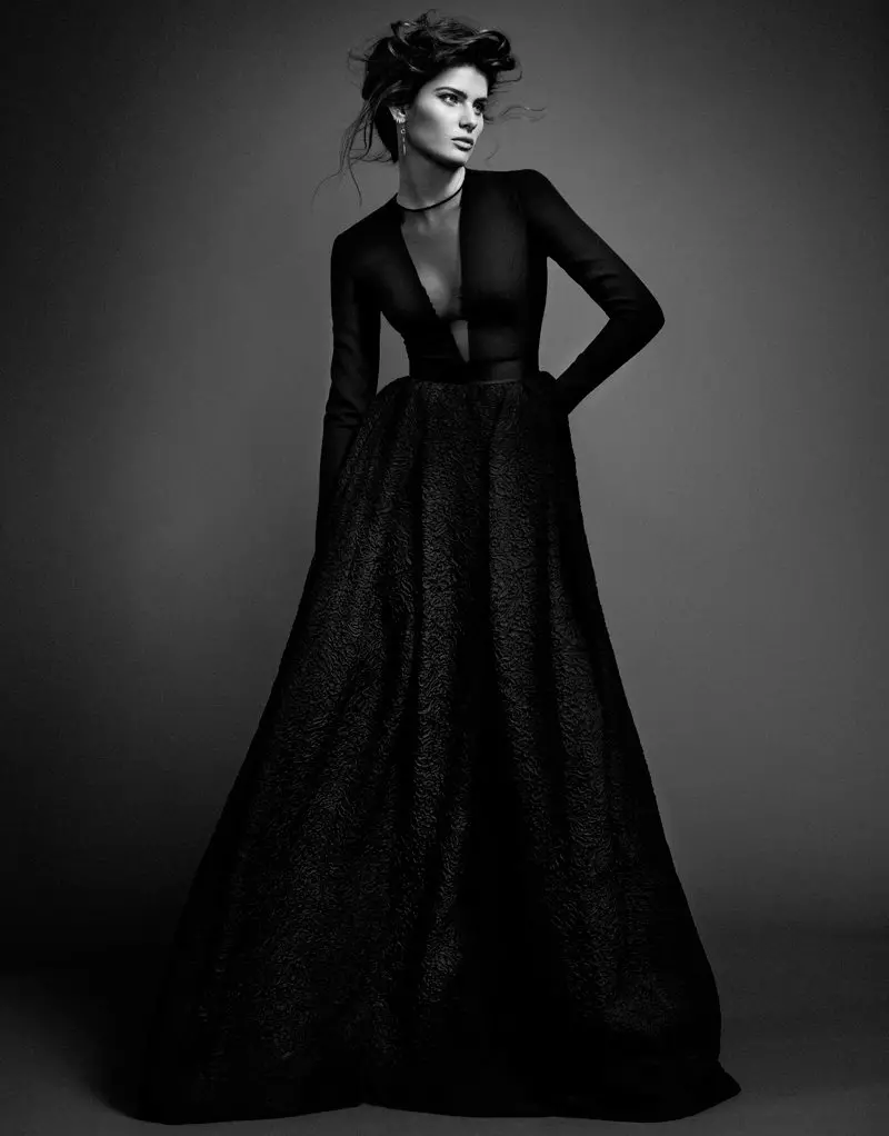 Темные фотосессии. Isabeli Fontana Zac Posen. Модель в черном платье. Платье черное. Черная модель.