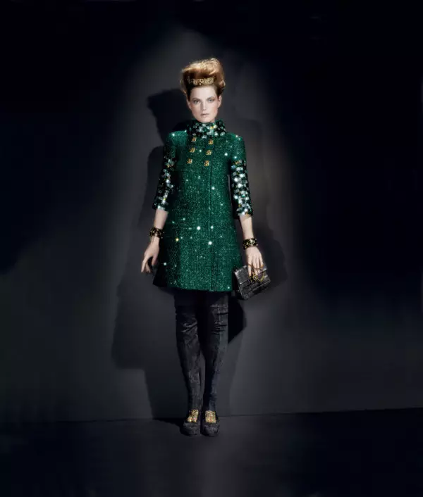 Guinevere van Seenus sa Chanel para sa Bergdorf Goodman Pre-Fall 2011