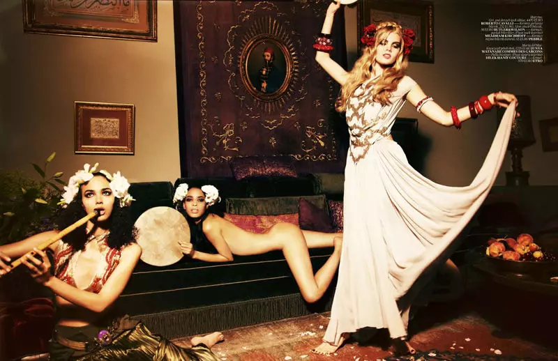 Maryna Linchuk para Vogue Turquía Diciembre de 2010 por Ellen von Unwerth