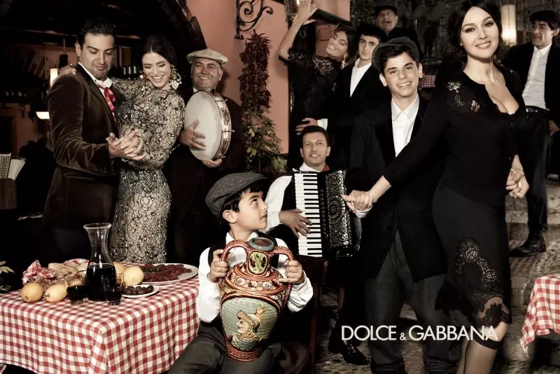 Monica Bellucci, Bianca Balti et Bianca Brandolini sont toutes de la famille pour la campagne automne 2012 de Dolce & Gabbana par Giampaolo Sgura