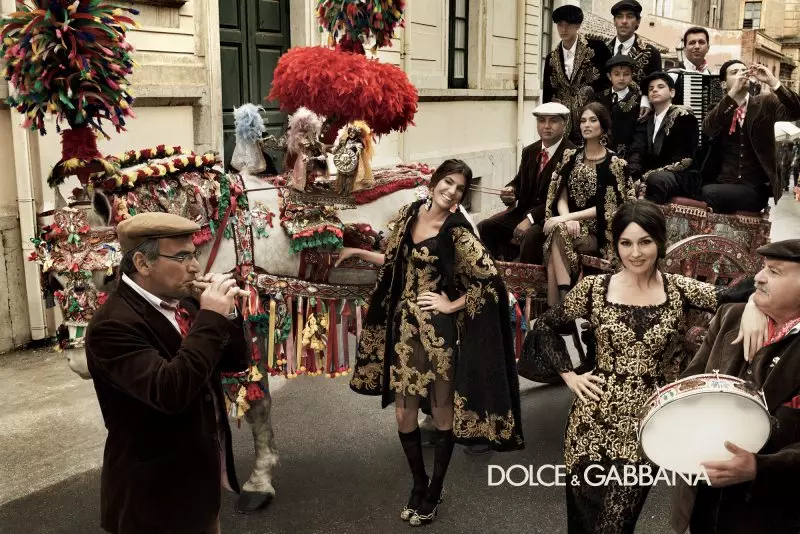 Monica Bellucci, Bianca Balti et Bianca Brandolini sont toutes de la famille pour la campagne automne 2012 de Dolce & Gabbana par Giampaolo Sgura