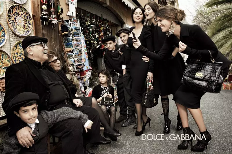 Monica Bellucci, Bianca Balti và Bianca Brandolini đều có mặt trong gia đình cho Chiến dịch mùa thu 2012 của Dolce & Gabbana bởi Giampaolo Sgura