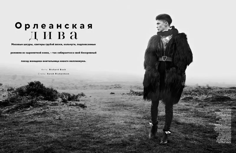 ヴォーグロシアの11月号でリチャードブッシュのために上着を着たクリスティーナサリノビッチがポーズをとる
