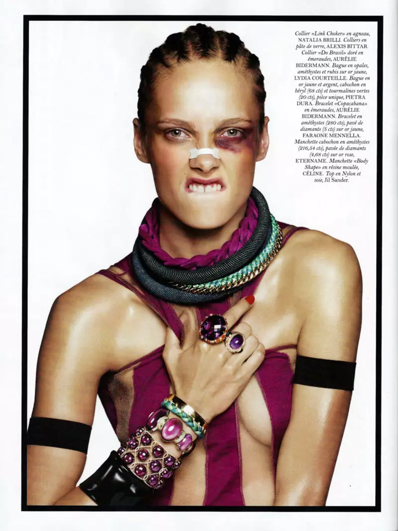 Karmen Pedaru oleh Paola Kudacki untuk Vogue Paris Februari 2011