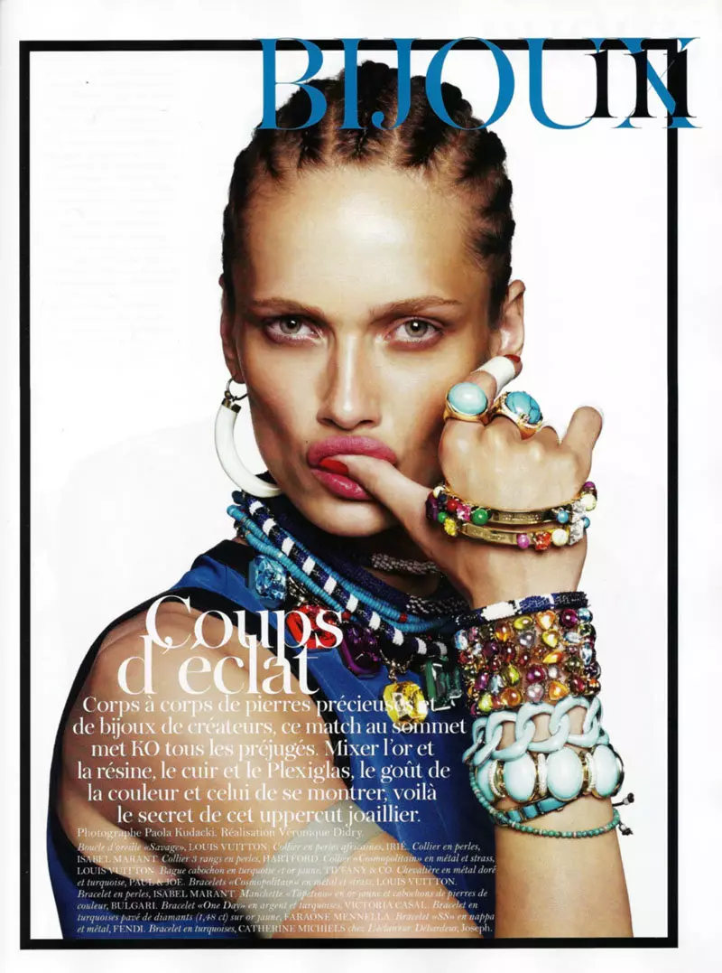 Karmen Pedaru oleh Paola Kudacki untuk Vogue Paris Februari 2011