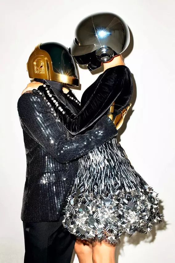 Shihni më shumë foto të Gisele Bundchen + Daft Punk nga Terry Richardson për WSJ