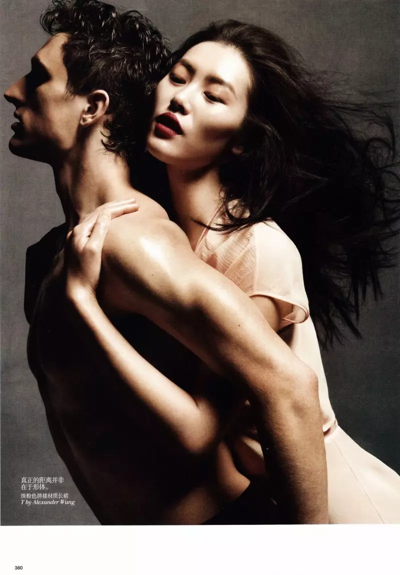 Liu Wen, Sui He & Ming Xi av Daniel Jackson för Vogue China maj 2012