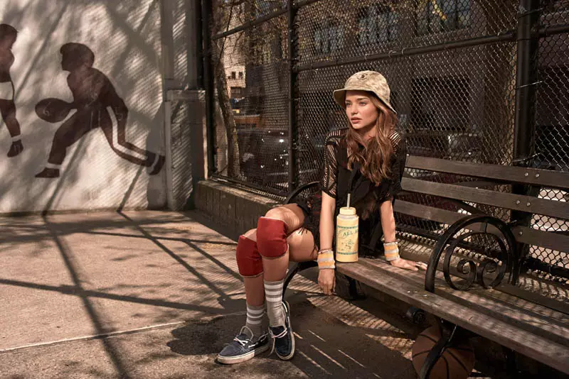 Miranda Kerr Erik Guillemain tomonidan 2013-yil iyul oyida Vogue Korea uchun sportga kirdi