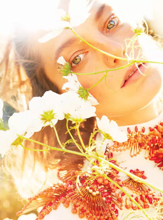 Daria Werbowy é o paraíso na terra para a edição de janeiro da W Magazine por Ryan McGinley