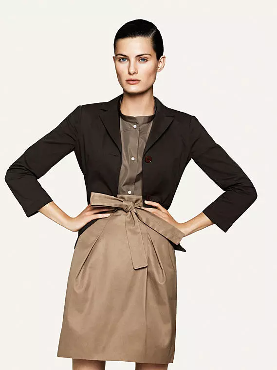 Uniqlo Spring 2011 ကမ်ပိန်းအတွက် +J David Sims မှ Isabeli Fontana