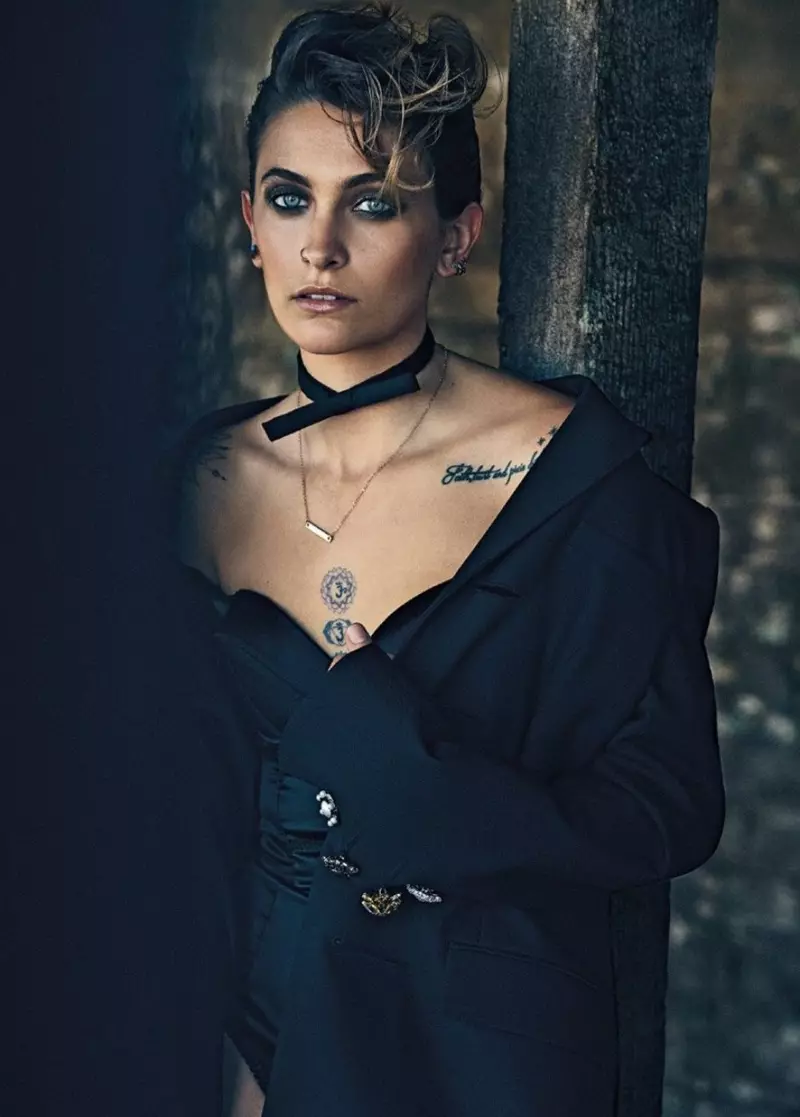 Aktris Paris Jackson nunjukkeun tato na dina shot ieu